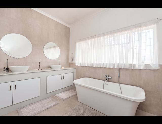 4 BEDROOM HOUSE FOR SALE IN SOUTH KENSINGTON